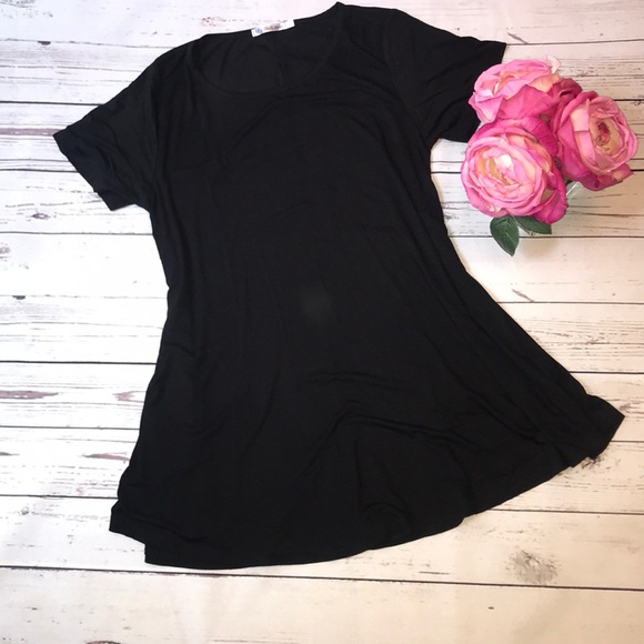 Tops - FLASH SALE‼️ NWOT black tunic top